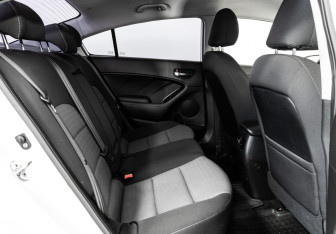 Подержанный автомобиль Kia Cerato Sedan 2015 года (19 фото)