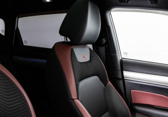 Подержанный автомобиль Geely Coolray 2023 года (24 фото)