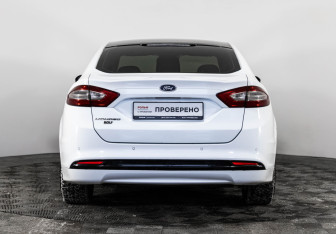 Подержанный автомобиль Ford Mondeo Sedan 2015 года (6 фото)