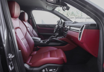 Подержанный автомобиль Porsche Cayenne 2020 года (32 фото)