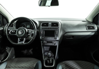 Подержанный автомобиль Volkswagen Polo Sedan 2019 года (13 фото)