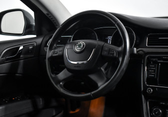 Подержанный автомобиль Skoda Superb Liftback 2013 года (15 фото)