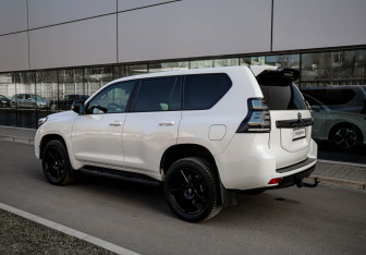 Подержанный автомобиль Toyota Land Cruiser Prado 2014 года (6 фото)