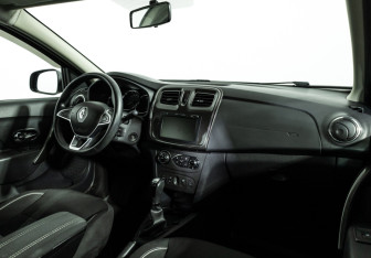 Подержанный автомобиль Renault Logan Sedan 2019 года (9 фото)