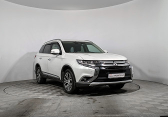 Подержанный автомобиль Mitsubishi Outlander 2017 года (3 фото)