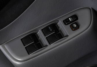 Подержанный автомобиль Toyota RAV4 2000 года (15 фото)