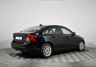 Подержанный автомобиль Volvo S40 2012 года (5 фото)