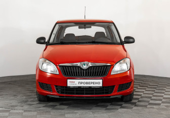 Подержанный автомобиль Skoda Fabia Hatchback 2010 года (2 фото)