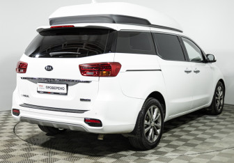 Подержанный автомобиль Kia Carnival 2019 года (5 фото)
