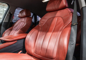 Подержанный автомобиль BMW X6 2017 года (15 фото)