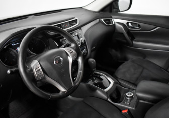 Подержанный автомобиль Nissan X-Trail 2015 года (9 фото)