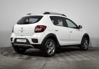 Подержанный автомобиль Renault Sandero 2021 года (5 фото)