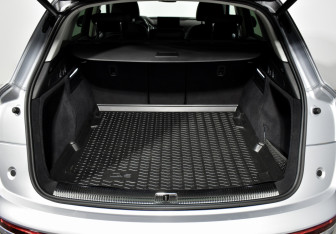 Подержанный автомобиль Audi Q5 2021 года (20 фото)