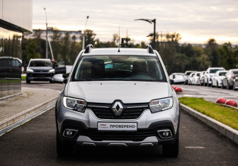 Подержанный автомобиль Renault Sandero 2020 года (4 фото)