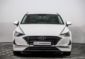 Подержанный автомобиль Hyundai Sonata 2023 года (2 фото)