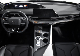 Подержанный автомобиль Changan UNI-V 2024 года (16 фото)