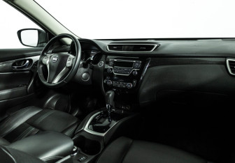 Подержанный автомобиль Nissan X-Trail 2017 года (9 фото)