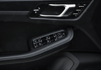 Подержанный автомобиль Porsche Macan 2016 года (28 фото)