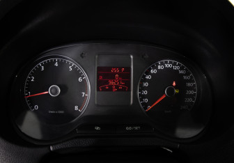 Подержанный автомобиль Volkswagen Polo Sedan 2011 года (18 фото)