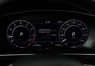 Подержанный автомобиль Volkswagen Tiguan 2018 года (12 фото)
