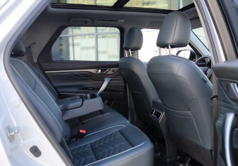 Подержанный автомобиль Changan CS95 2023 года (26 фото)