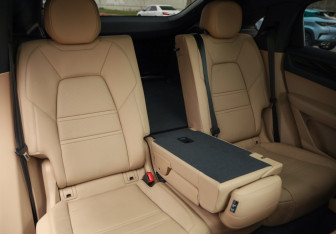 Подержанный автомобиль Porsche Cayenne 2021 года (34 фото)