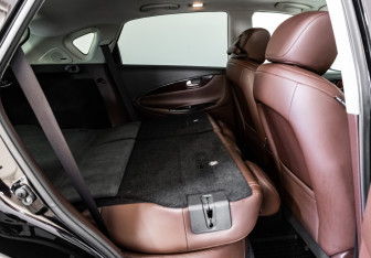Подержанный автомобиль Infiniti QX50 2017 года (27 фото)