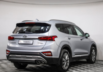 Подержанный автомобиль Hyundai Santa Fe 2019 года (5 фото)