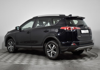 Подержанный автомобиль Toyota RAV4 2018 года (7 фото)