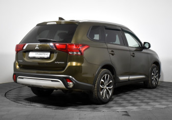 Подержанный автомобиль Mitsubishi Outlander 2019 года (5 фото)