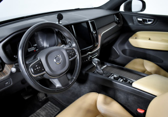 Подержанный автомобиль Volvo XC60 2019 года (9 фото)