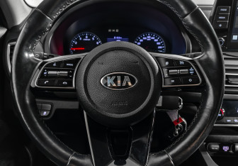 Подержанный автомобиль Kia Seltos 2020 года (16 фото)