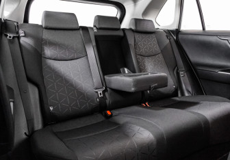 Подержанный автомобиль Toyota RAV4 2020 года (26 фото)