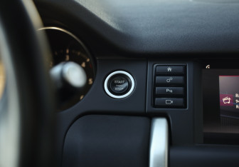 Подержанный автомобиль Land Rover Discovery Sport 2017 года (18 фото)