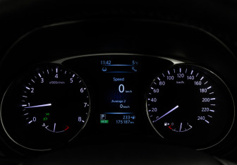 Подержанный автомобиль Nissan X-Trail 2015 года (23 фото)