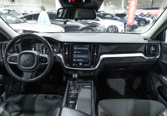 Подержанный автомобиль Volvo V60 Cross Country 2020 года (17 фото)