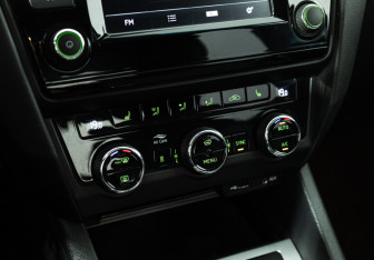 Подержанный автомобиль Skoda Octavia Liftback 2016 года (16 фото)