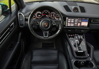Подержанный автомобиль Porsche Cayenne 2019 года (13 фото)