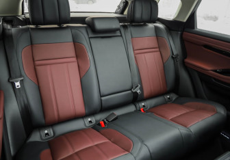 Подержанный автомобиль Land Rover Range Rover Evoque 2024 года (30 фото)