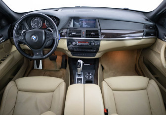 Подержанный автомобиль BMW X5 2013 года (9 фото)