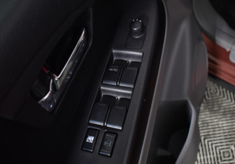 Подержанный автомобиль Suzuki SX4 Hatchback 2011 года (15 фото)