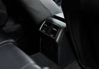 Подержанный автомобиль Audi A4 Sedan 2015 года (30 фото)