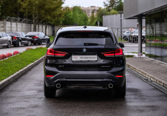 Подержанный автомобиль BMW X1 2020 года (8 фото)