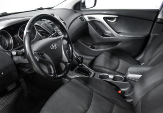 Подержанный автомобиль Hyundai Elantra Sedan 2015 года (9 фото)