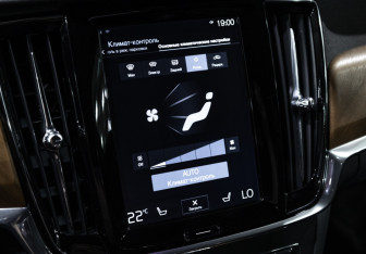 Подержанный автомобиль Volvo S90 2017 года (34 фото)