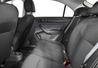 Подержанный автомобиль Skoda Rapid Liftback 2017 года (11 фото)