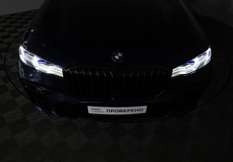 Подержанный автомобиль BMW X7 2020 года (16 фото)