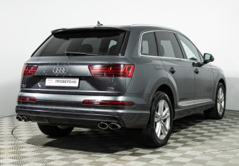 Подержанный автомобиль Audi Q7 2016 года (5 фото)