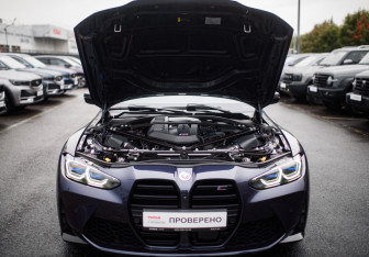 Подержанный автомобиль BMW M4 Coupe 2022 года (7 фото)
