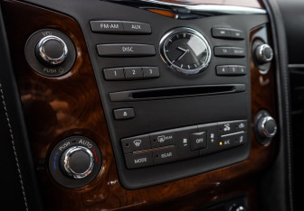 Подержанный автомобиль Infiniti QX80 2017 года (23 фото)